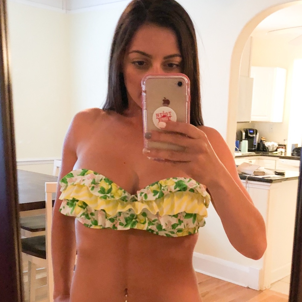 Victoria’s Secret Bikini Top 👙🍋🌸☀️